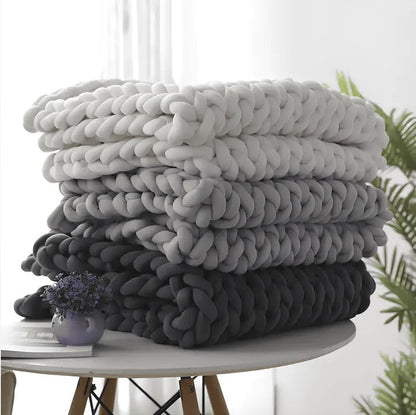 ACME ESSENTIALS™ -  KNITTED COMFORT BLANKET