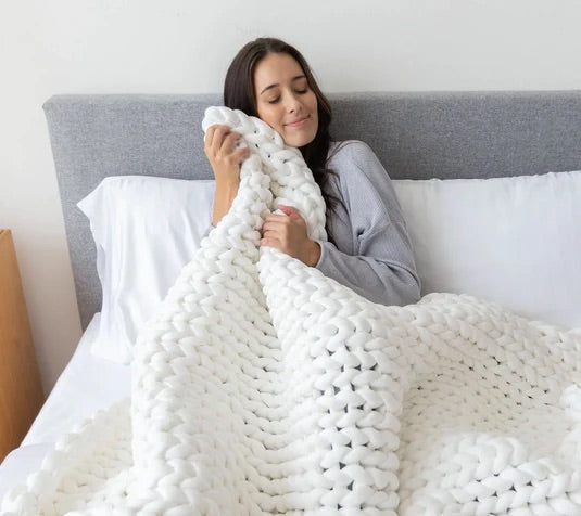 ACME ESSENTIALS™ -  KNITTED COMFORT BLANKET